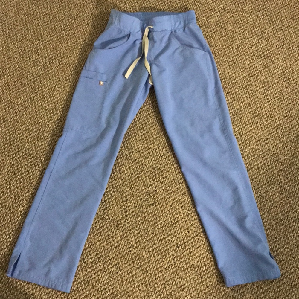 Kade cargo scub pants

Ceil blue